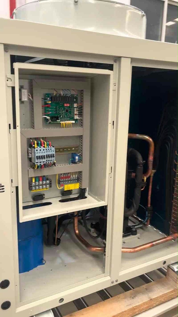 空气能热泵的安全保护装置